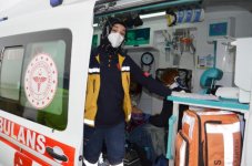 Sürücüsünün uyuduğu otomobil tarlaya uçtu: 2 yaralı